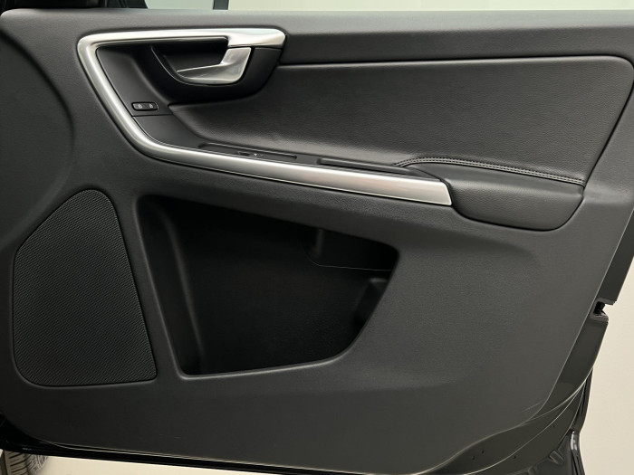 Volvo XC60 D4 AWD MOMENTUM AUT CZ 2.4 d Momentum