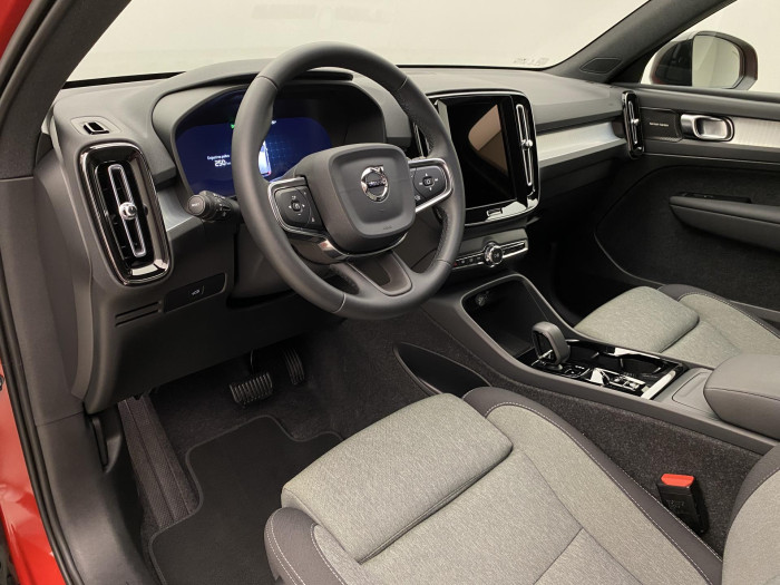 Volvo XC40 B3 DARK PLUS AUT CZ 1.maj