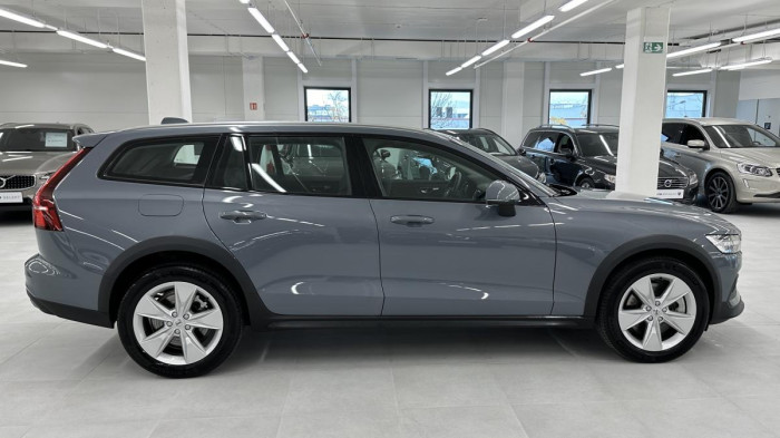 Volvo V60 CROSS COUNTRY B4 REZERVACE