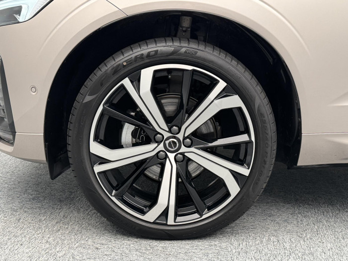 Volvo XC60 B5 AWD DARK PLUS AUT