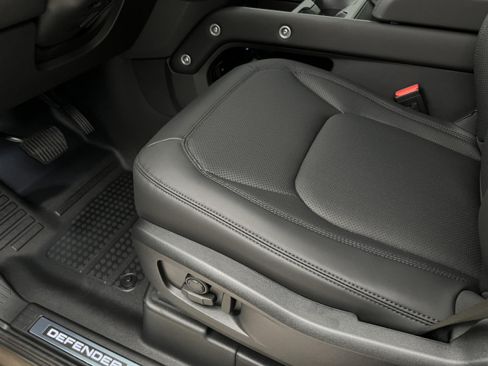 Land Rover Defender 110 D250 X-DYNAMIC SE AWD Aut 3.0 d Dynamic SE