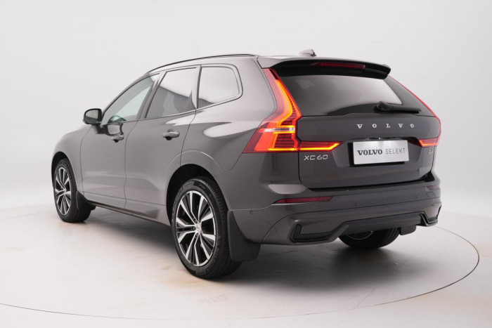 Volvo XC60 B4 PLUS DARK AUT REZERVACE