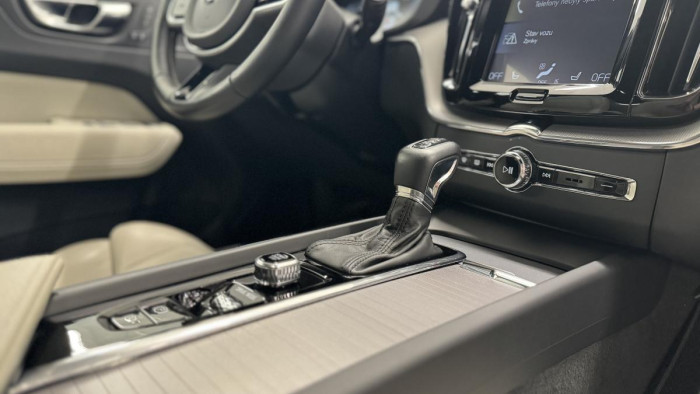 Volvo XC60 D4 INSCRIPTION AUT REZERVACE 2.0 d
