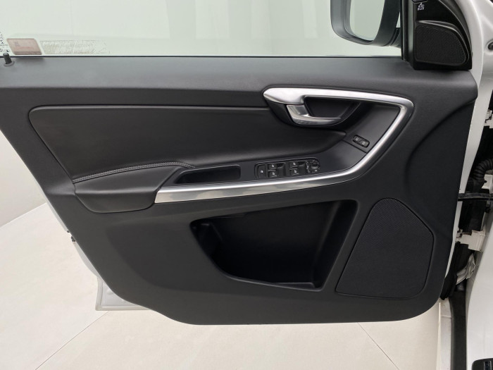 Volvo XC60 D5 AWD MOMENTUM CZ 2.4 d Momentum