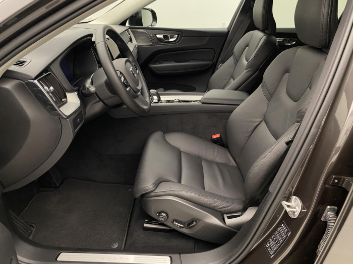 Volvo XC60 B5 AWD DARK PLUS AUT CZ