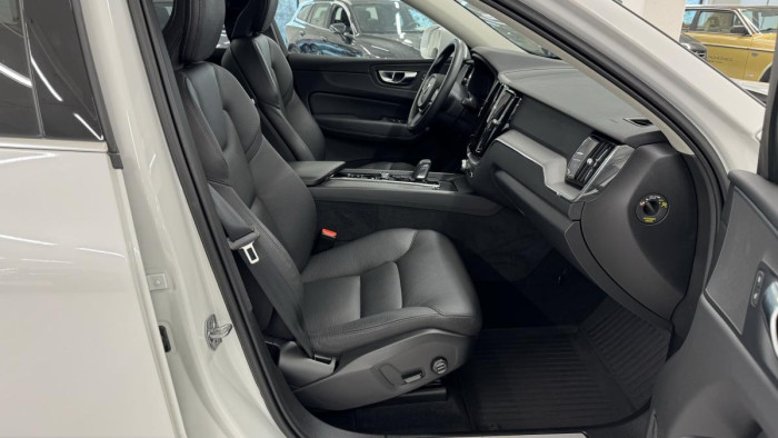 Volvo XC60 T6 AWD RECHARGE REZERVACE