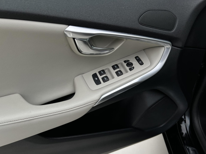 Volvo V40 D2 INSCRIPTION 2.0 d