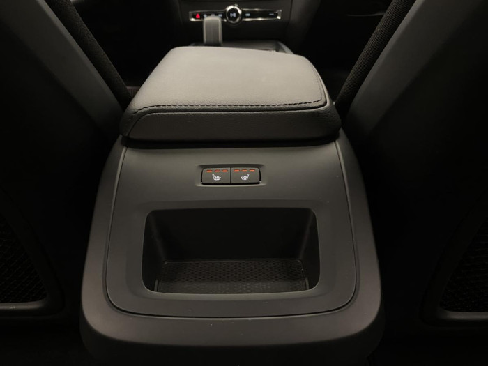 Volvo V60 CC B4 AWD MOMENTUM REZERVACE 2.0 CC CC Momentum