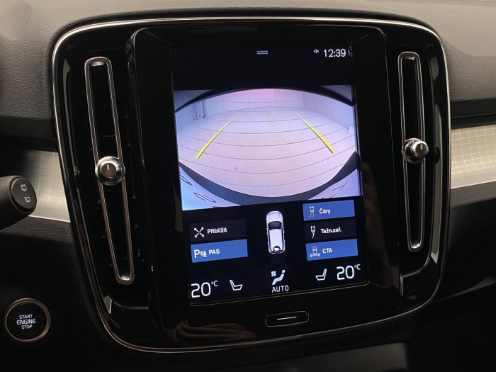 Volvo XC40 B4 AWD MOMENTUM AUT REZERVACE 2.0 Momentum