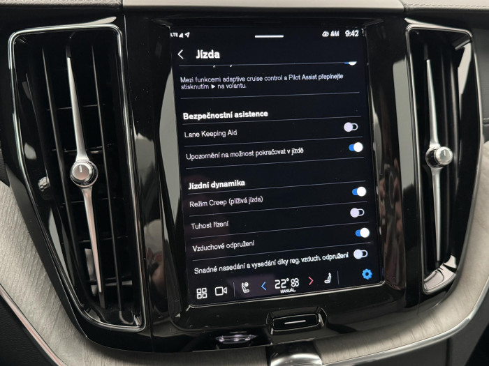 Volvo XC60 T8 AWD RECHARGE REZERVACE