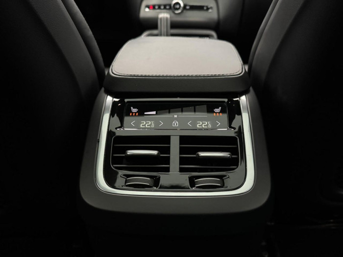 Volvo XC90 B5 AWD R-DESIGN AUT CZ