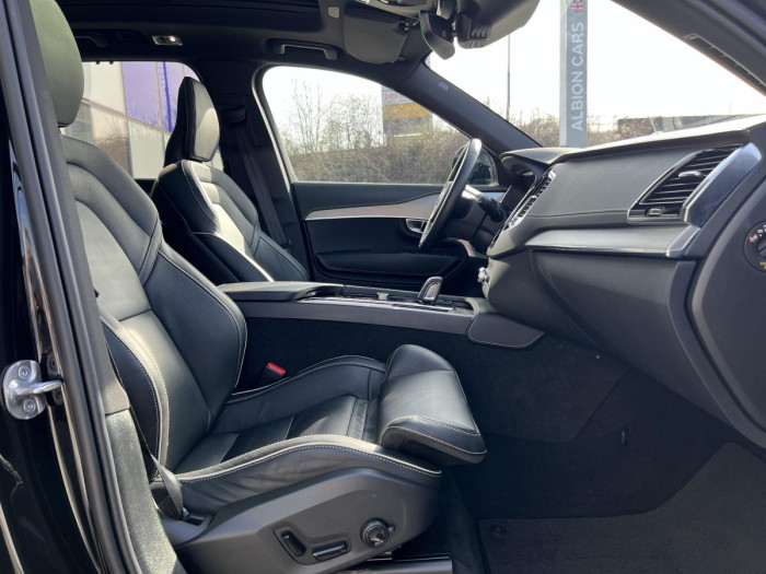 Volvo XC90 B5 AWD R-DESIGN 7 MÍSTNÁ Aut