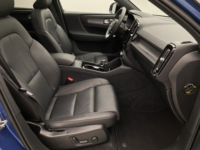 Volvo XC40 P8 AWD RECHARGE AUT REZERVACE