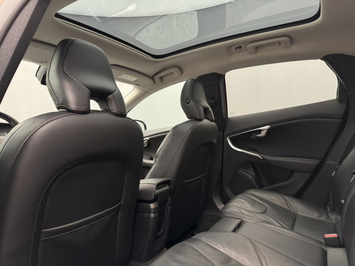 Volvo V40 CC T5 AWD SUMMUM REZERVACE 2.5 CC CC Summum