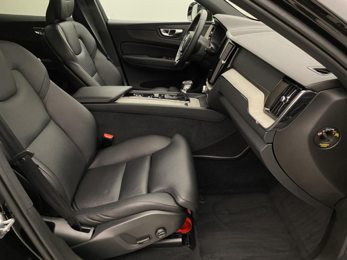 Volvo XC60 T5 AWD INSCRIPTION REZERVACE