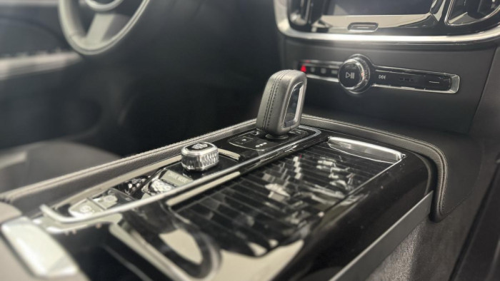 Volvo V60 T6 RECHARGE REZERVACE