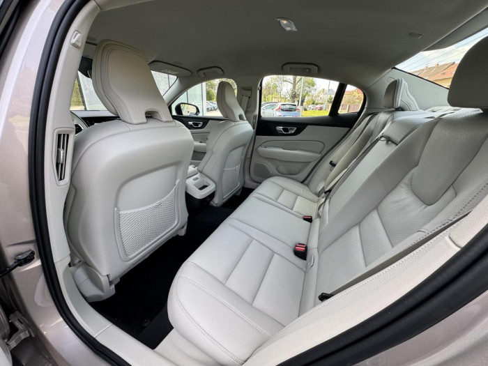 Volvo S60 B5 AWD AUT DARK PLUS 2.0 Plus