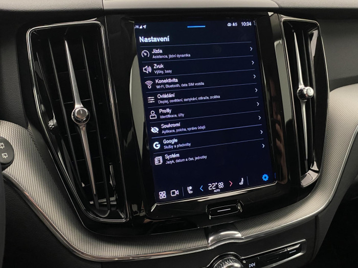 Volvo XC60 B4 AWD DARK PLUS AUT CZ