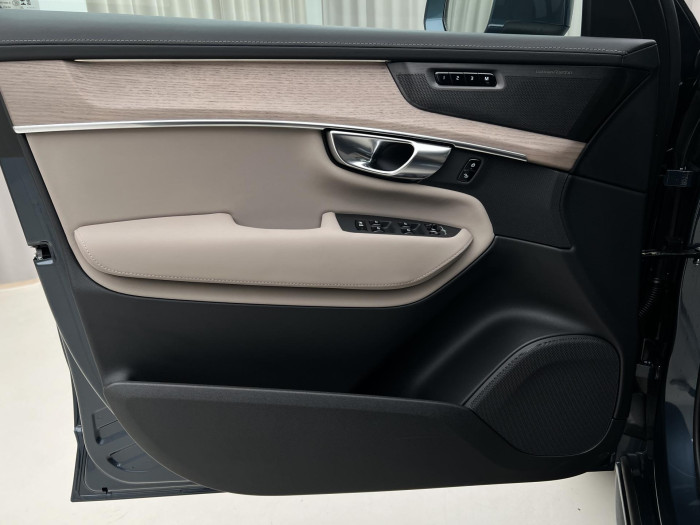 Volvo XC90 B5 AWD ULTRA BRIGHT 7MÍST CZ