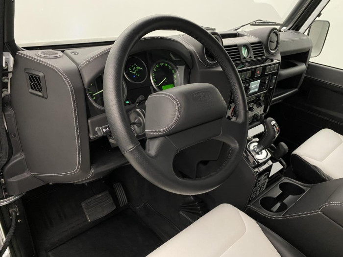 Land Rover Defender WORKS V8 TROPHY II 1 z 25 5.0 V8