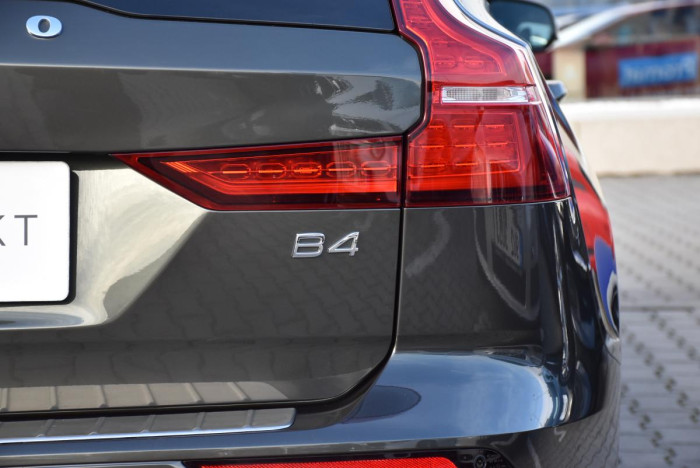 Volvo V60 B4 MOMENTUM ADVANCED REZERVACE 2.0 Momentum