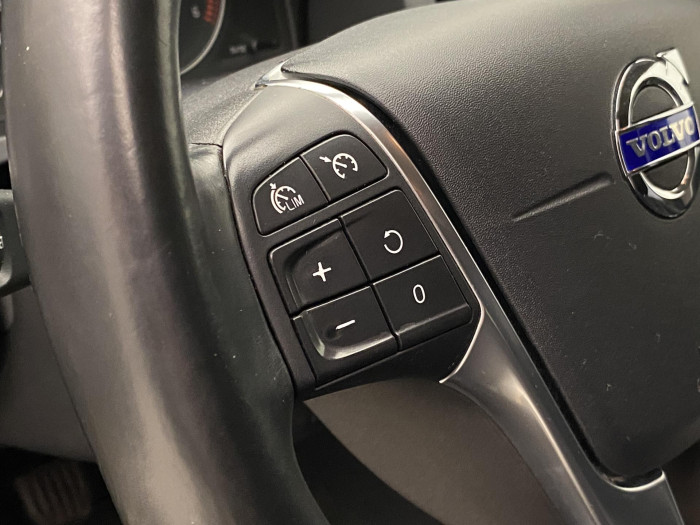 Volvo V60 D5 MOMENTUM 2.4 d Momentum