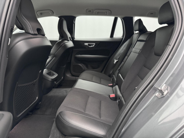 Volvo V60 B4 MOMENTUM PRO REZERVACE 2.0 Momentum