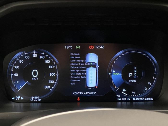 Volvo XC90 T8 AWD INSCRIPTION REZERVACE