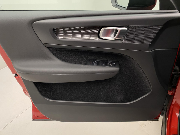 Volvo XC40 T4 AWD R-DESIGN AUT