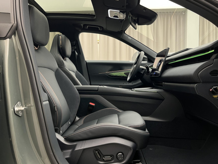 Lynk & Co 08 MORE PHEV