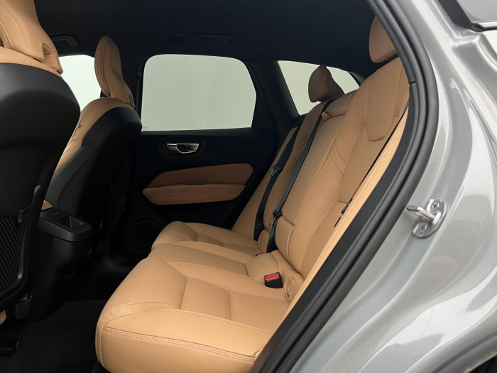 Volvo XC60 B4 AWD PLUS DARK AUT CZ