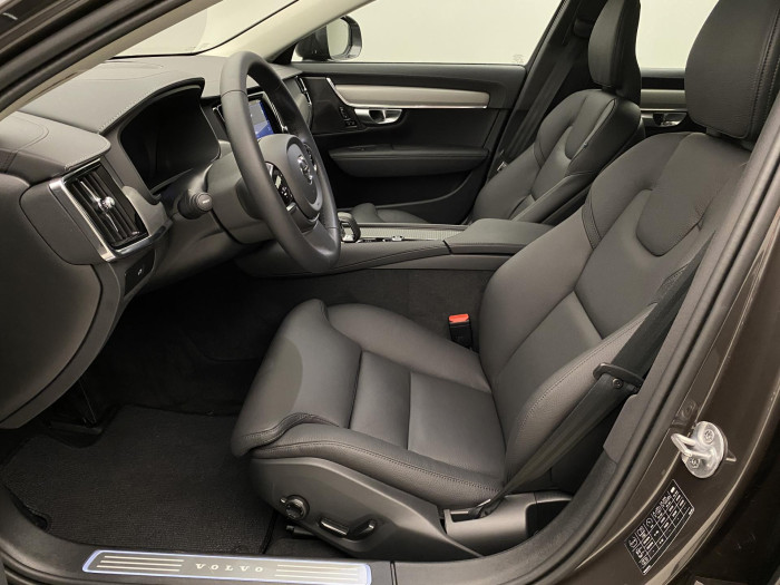 Volvo V90 CC B4 AWD PLUS AUT CZ 1.maj