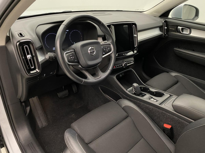 Volvo XC40 D4 AWD MOMENTUM REZERVACE 2.0 d Momentum