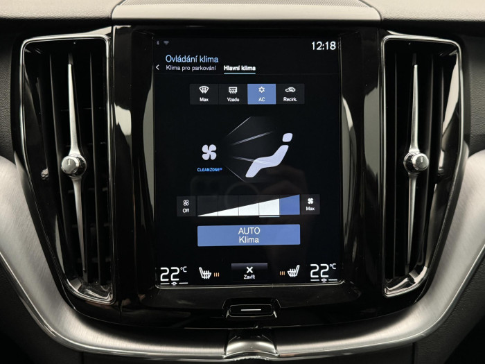 Volvo XC60 B4 AWD MOMENTUM PRO AUT CZ 2.0 Momentum