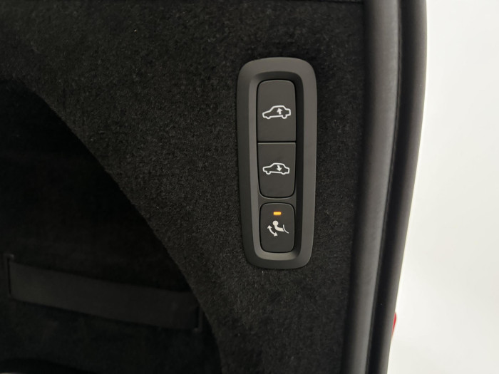 Volvo XC90 B6 AWD R-DESIGN CZ 7 míst