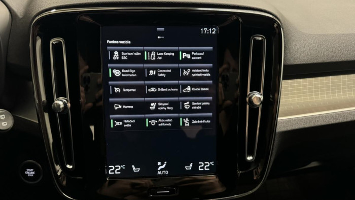 Volvo XC40 B4 MOMENTUM REZERVACE 2.0 Momentum
