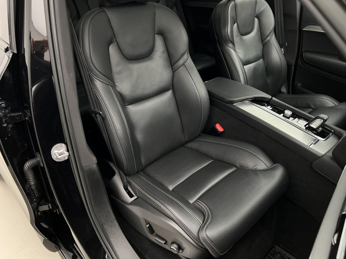 Volvo XC90 B5 AWD R-DESIGN 7MÍSTNÁ AUT