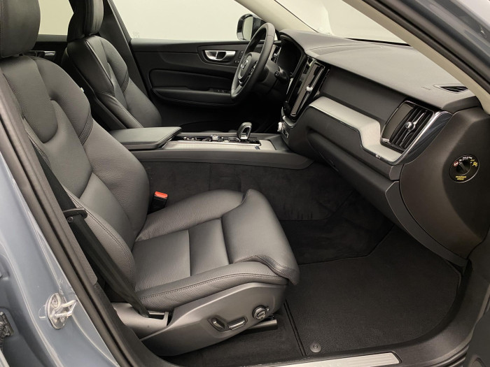 Volvo XC60 B4 AWD DARK PLUS AUT