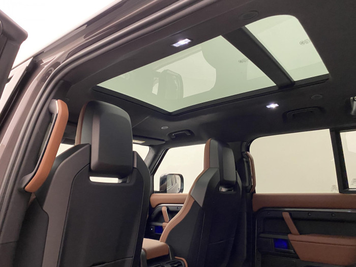 Land Rover Defender P635 OCTA AWD AUT