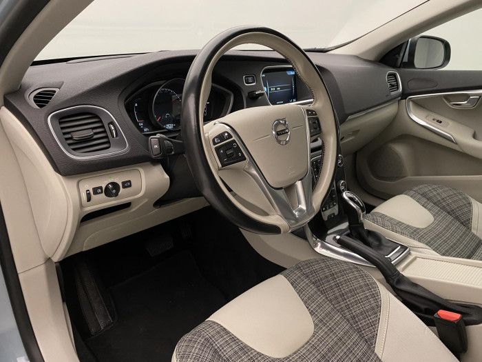Volvo V40 D3 MOMENTUM AUT 2.0 d Momentum