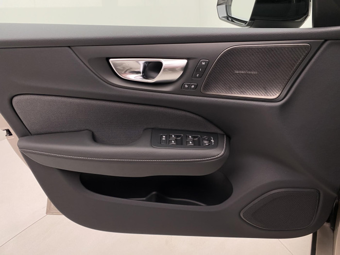 Volvo V60 B4 AUT DARK PLUS