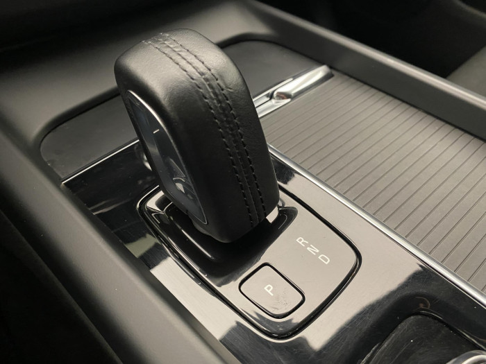 Volvo XC60 B4 AWD MOMENTUM AUT CZ 2.0 Momentum