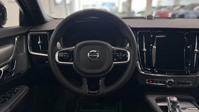 Volvo V90 B5 ULTIMATE DARK AUT 1.maj