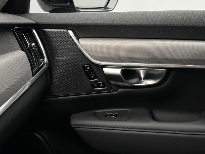 Volvo V90 T6 AWD RECHARGE DARK 1.maj