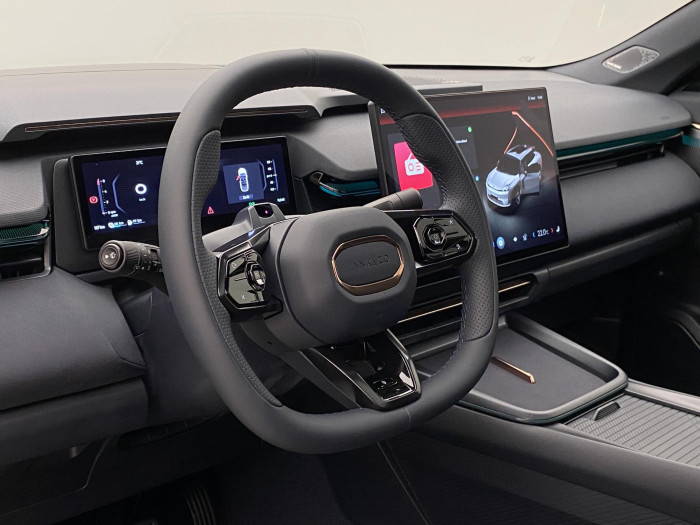 Lynk & Co 08 MORE PHEV