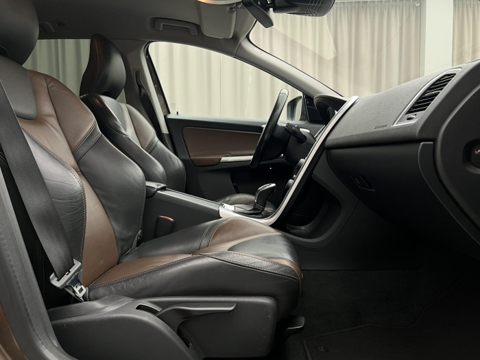 Volvo XC60 D5 AWD SUMMUM AUT CZ 2.4 d Summum