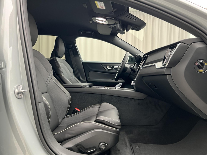 Volvo V60 B4 DARK PLUS