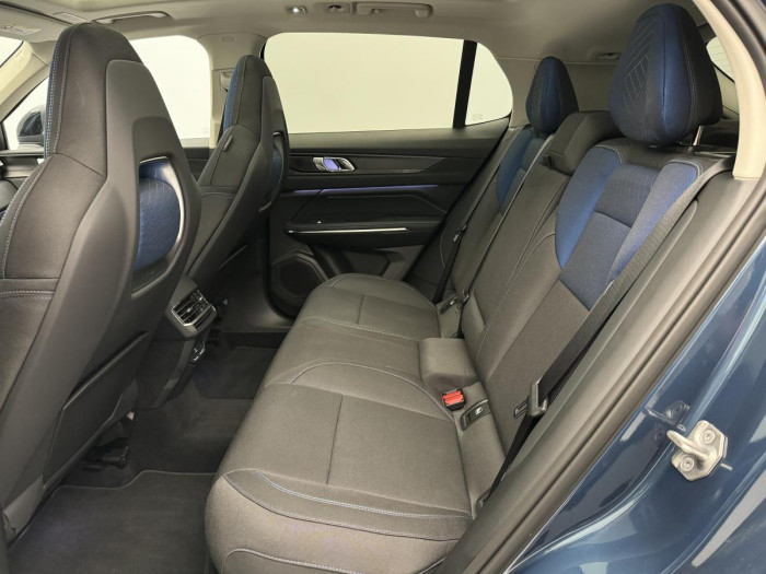 Lynk & Co 01 PHEV DCT AUT 1.maj. REZERVACE