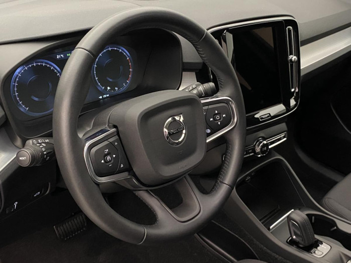 Volvo XC40 B4 AWD MOMENTUM AUT REZERVACE 2.0 Momentum
