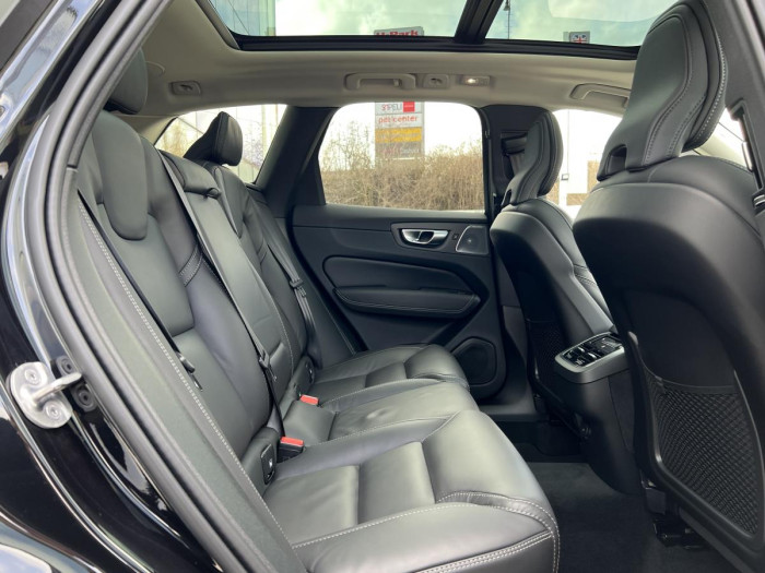 Volvo XC60 B5 AWD ULTIMATE DARK Aut CZ